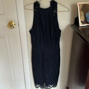 Patterned lace dress (show back)